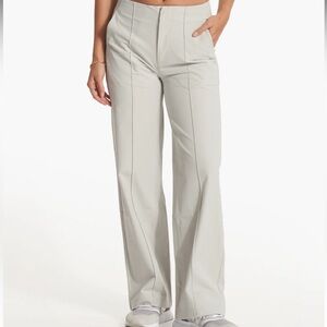 Vuori-Womens Meta Wideleg - Short - Small - Vapor